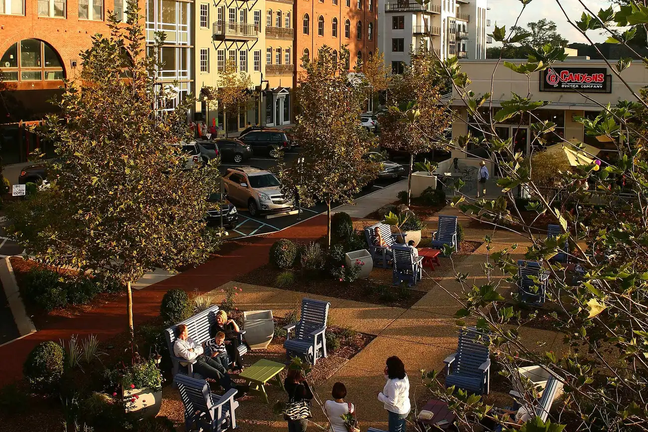 Chairs and tables on a plaza in downtown Woodstock, with the Canyons burger restaurant in the background.